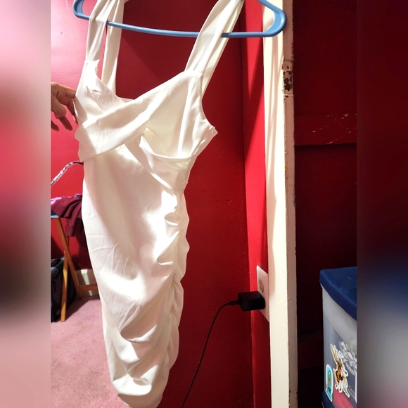 Elegant White Ruched Dress - Picture 2 of 4